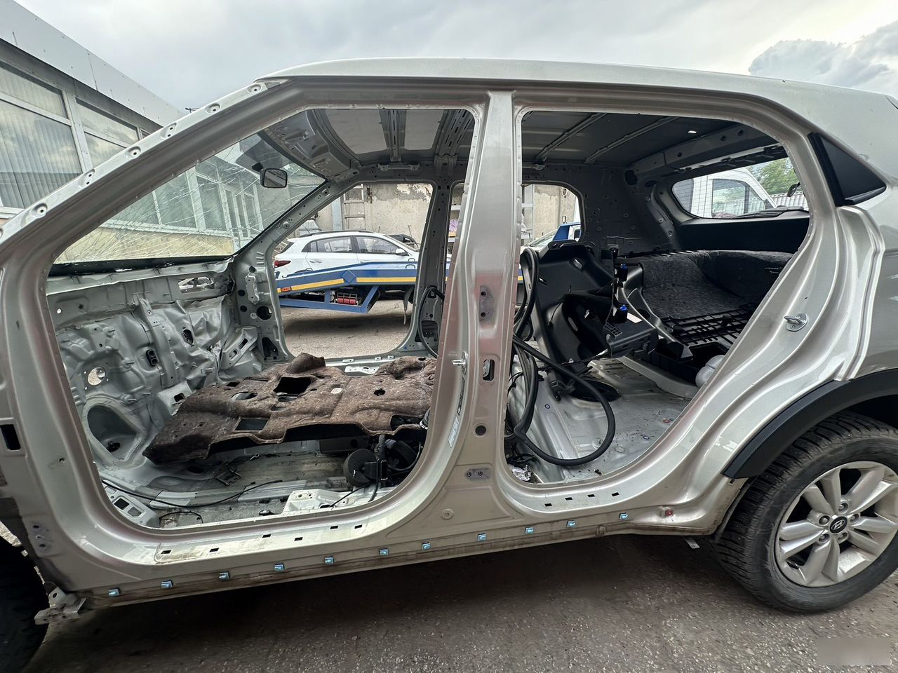 Порог со средней стойкой