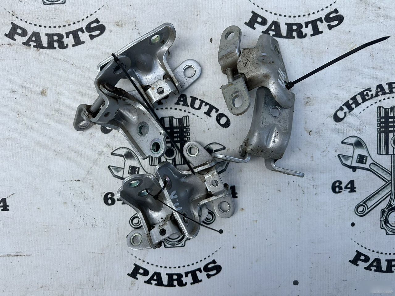 Петли дверей