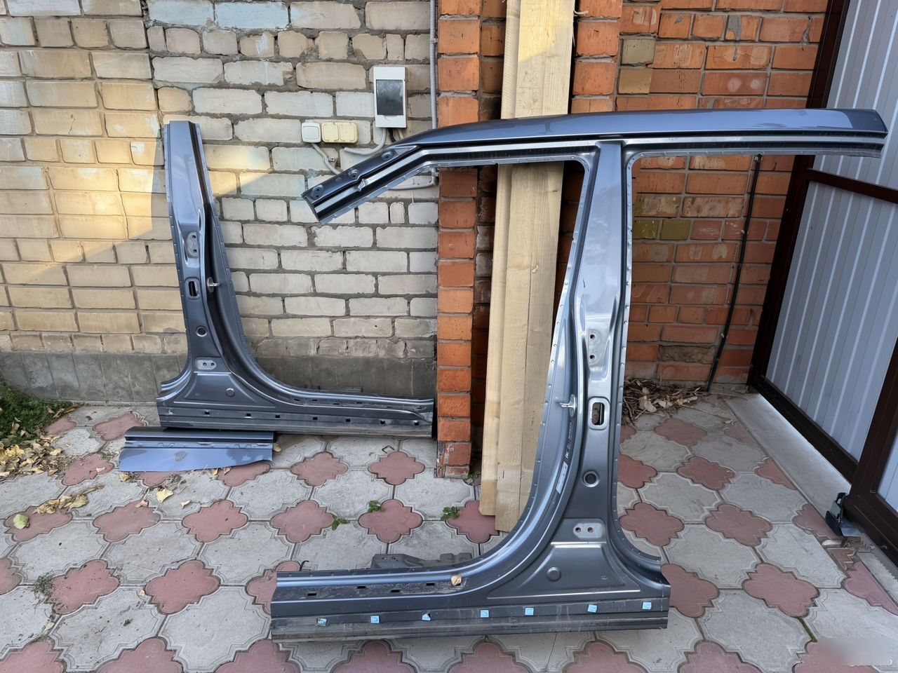 Средняя стойка с порогом