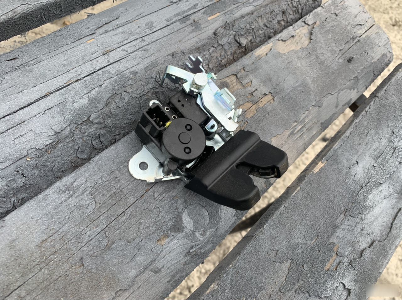 Замок крышки багажника - Фото 2