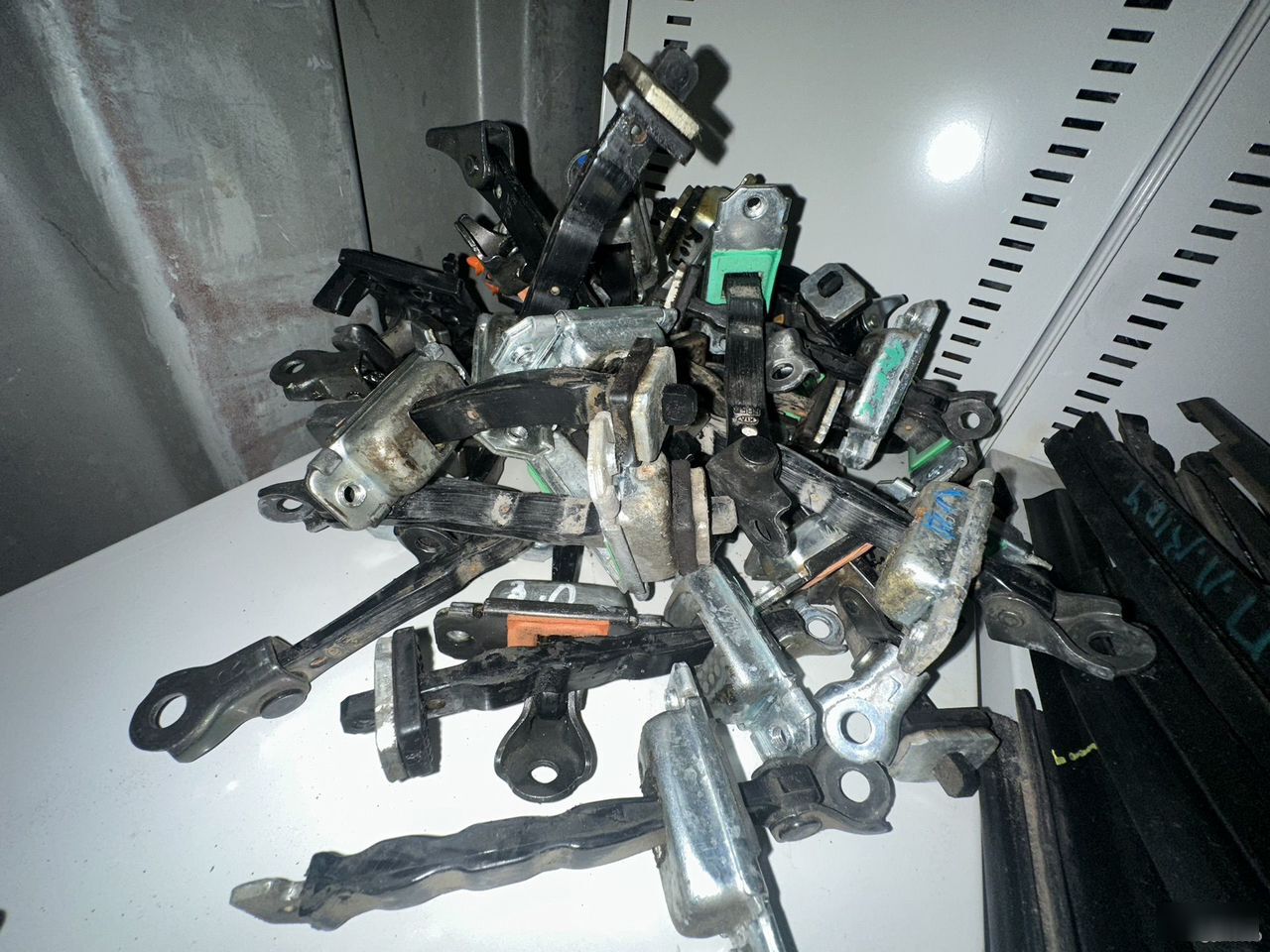 Ограничитель дверей