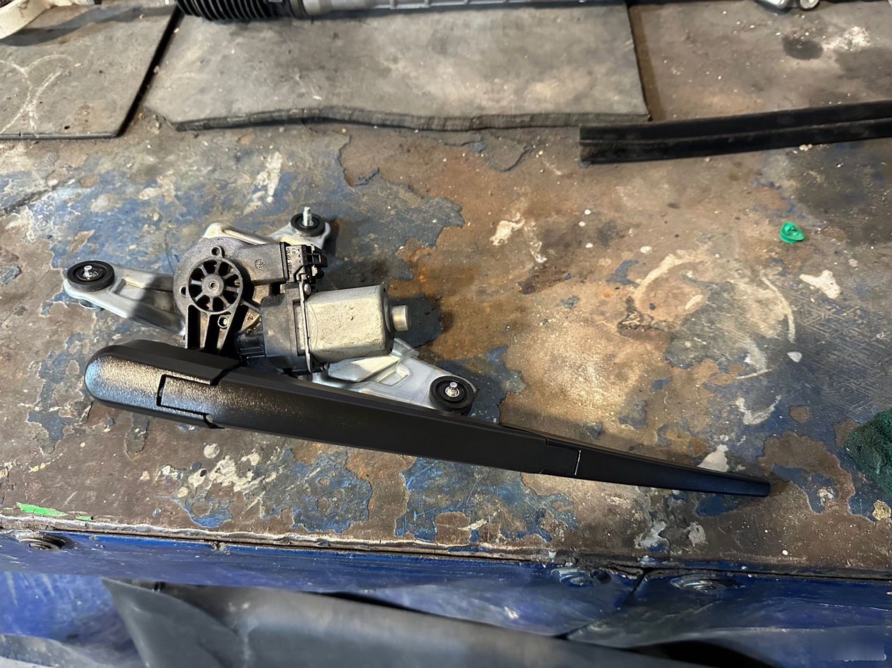 Поводок дворника и трапеция