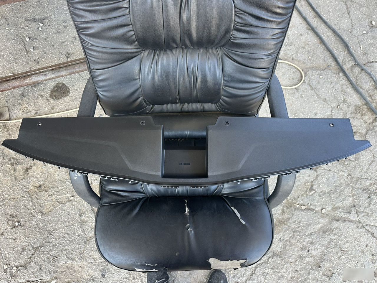 Кожух замка капота - Фото 2