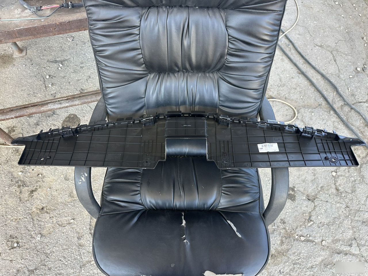 Кожух замка капота - Фото 4