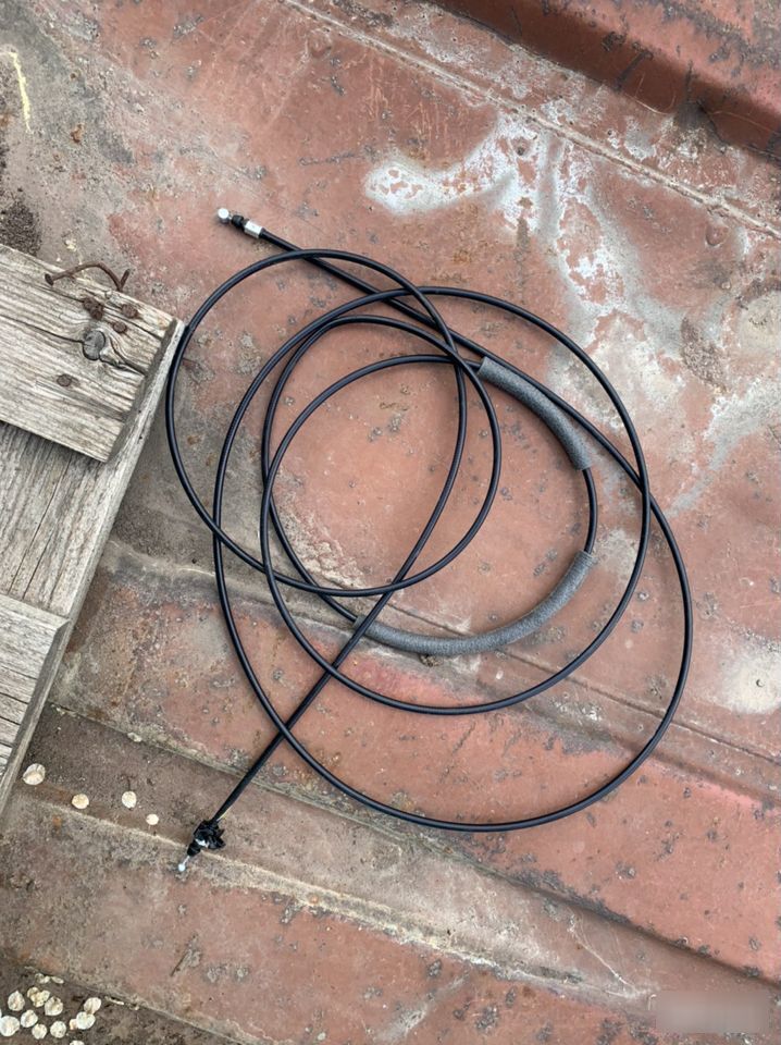 Трос открывания багажника