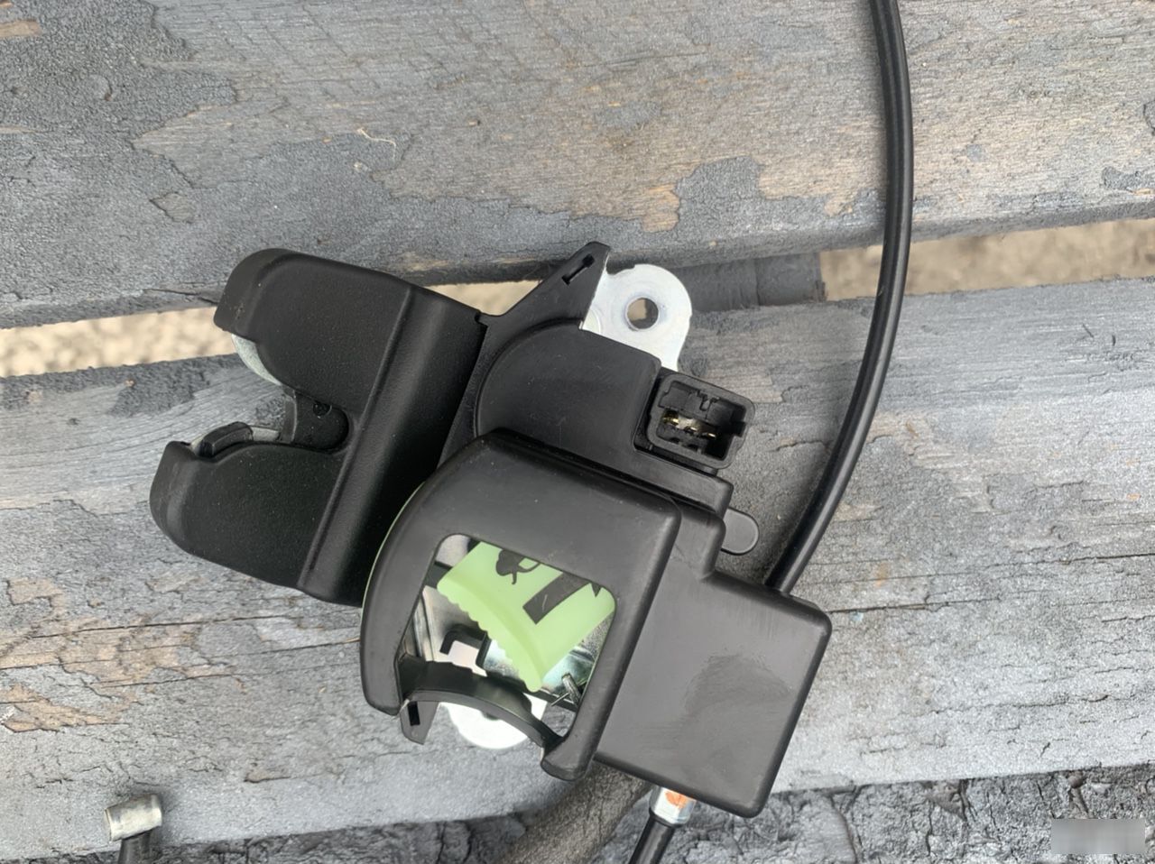 Замок крышки багажника - Фото 2