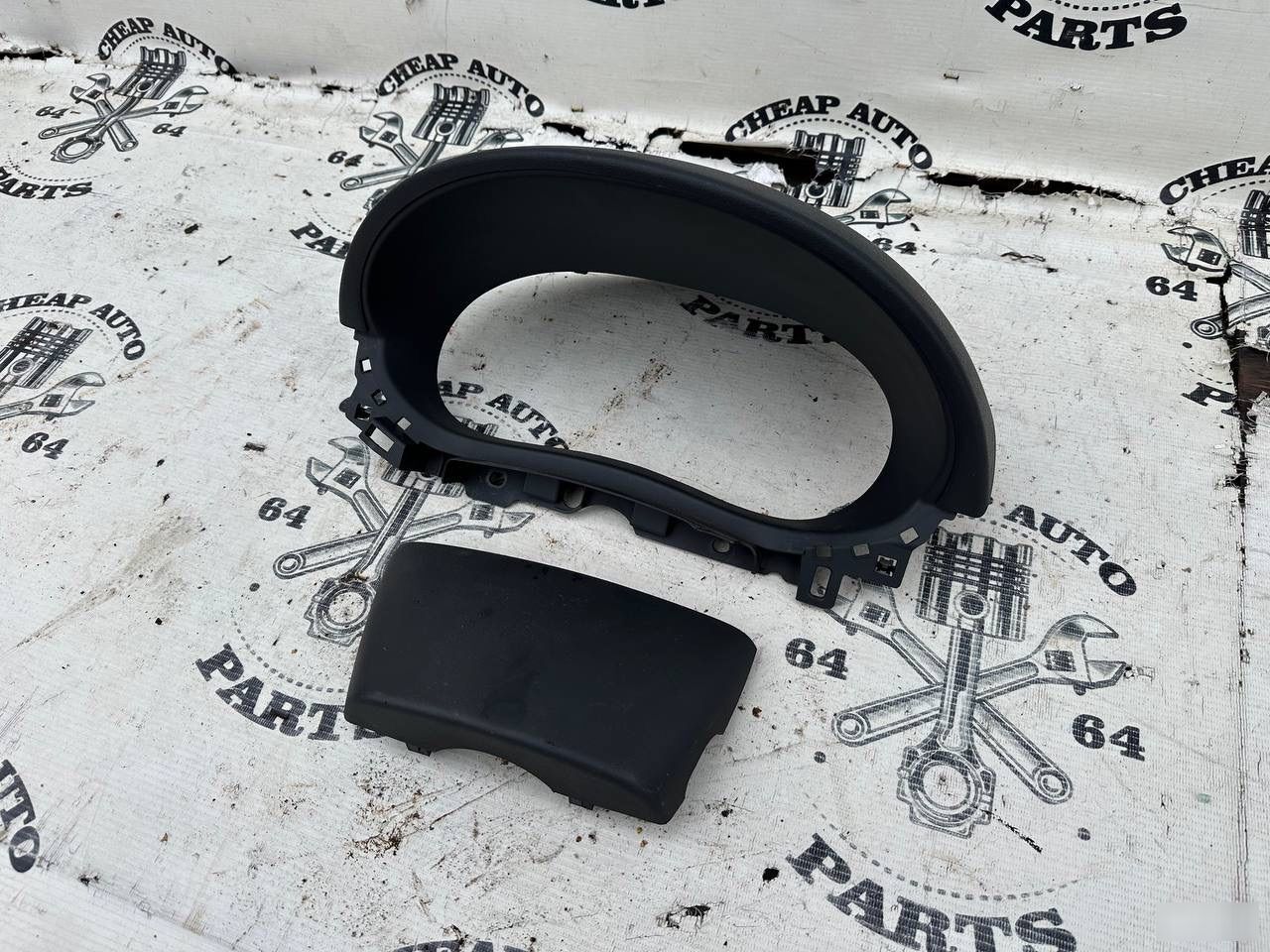 Козырек панели приборов