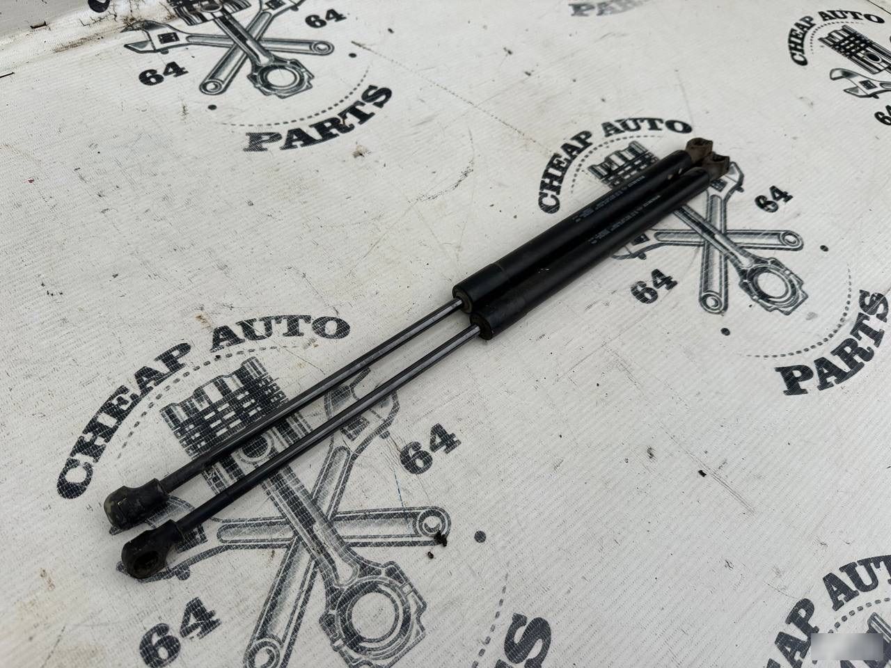 Амортизаторы багажника