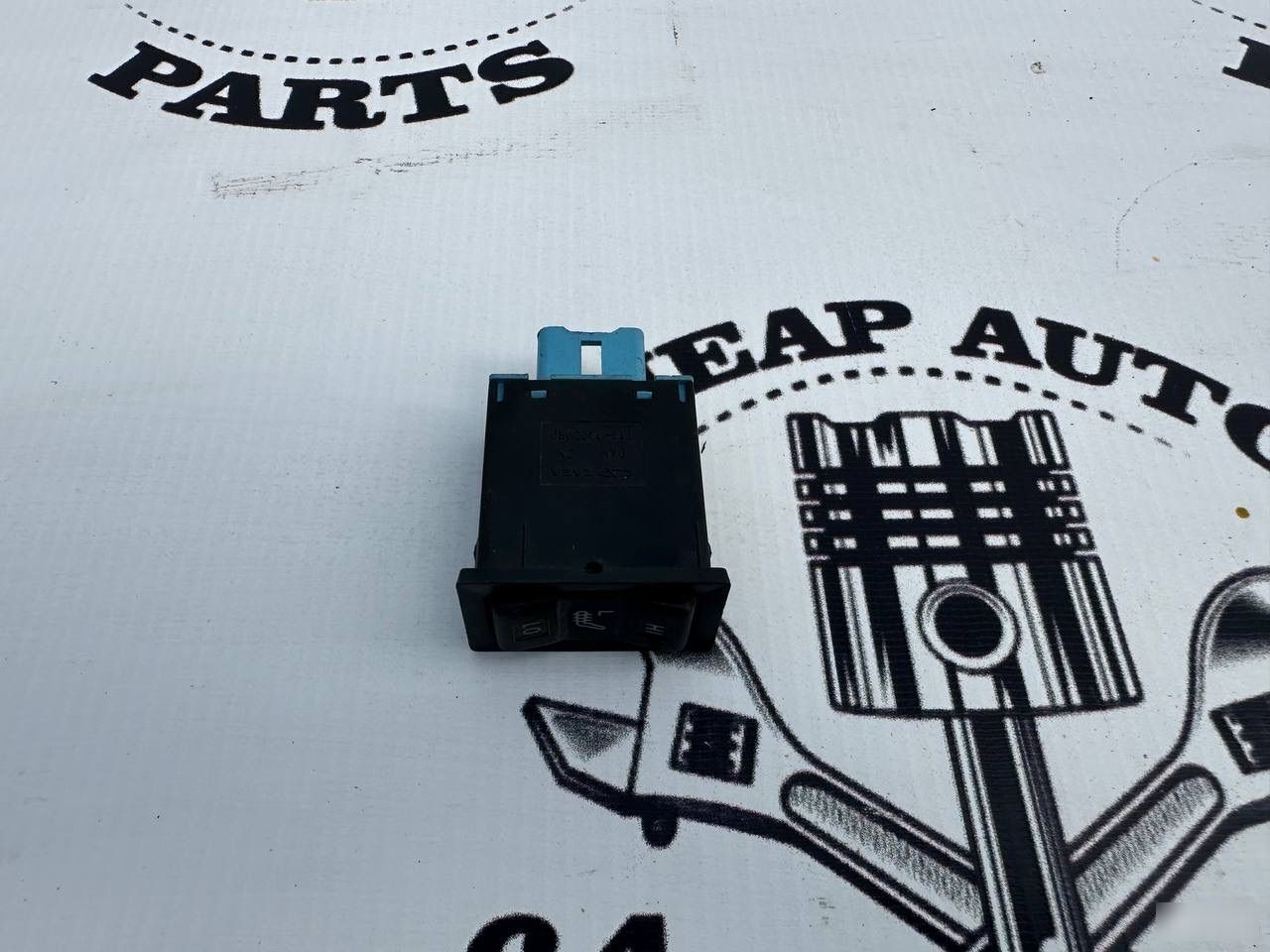 Кнопка обогрева сидения - Фото 3