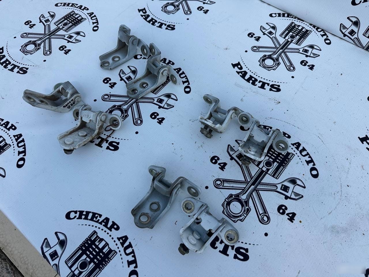 Петли дверей