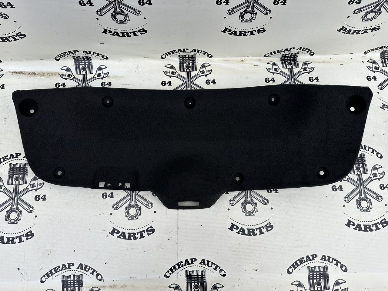 Обшивка крышки багажника