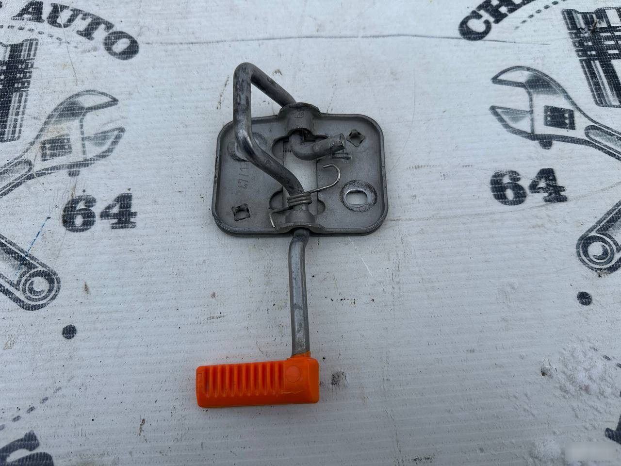 Крючок капота - Фото 2