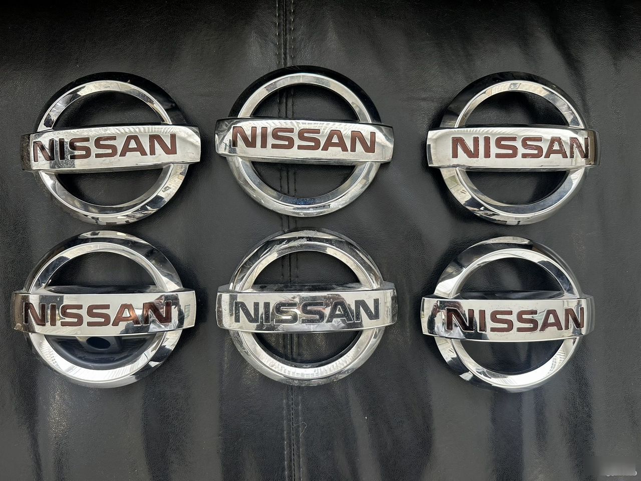 Эмблема решетка радиатора