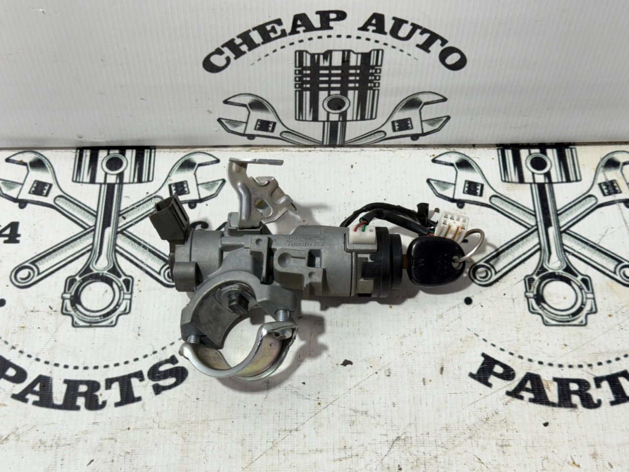 Замок зажигания с ключом