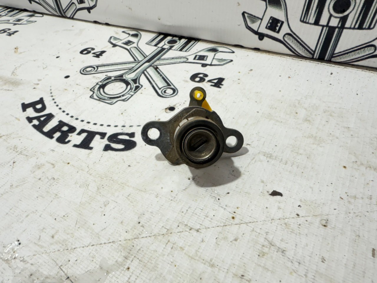 Личинка замка багажника