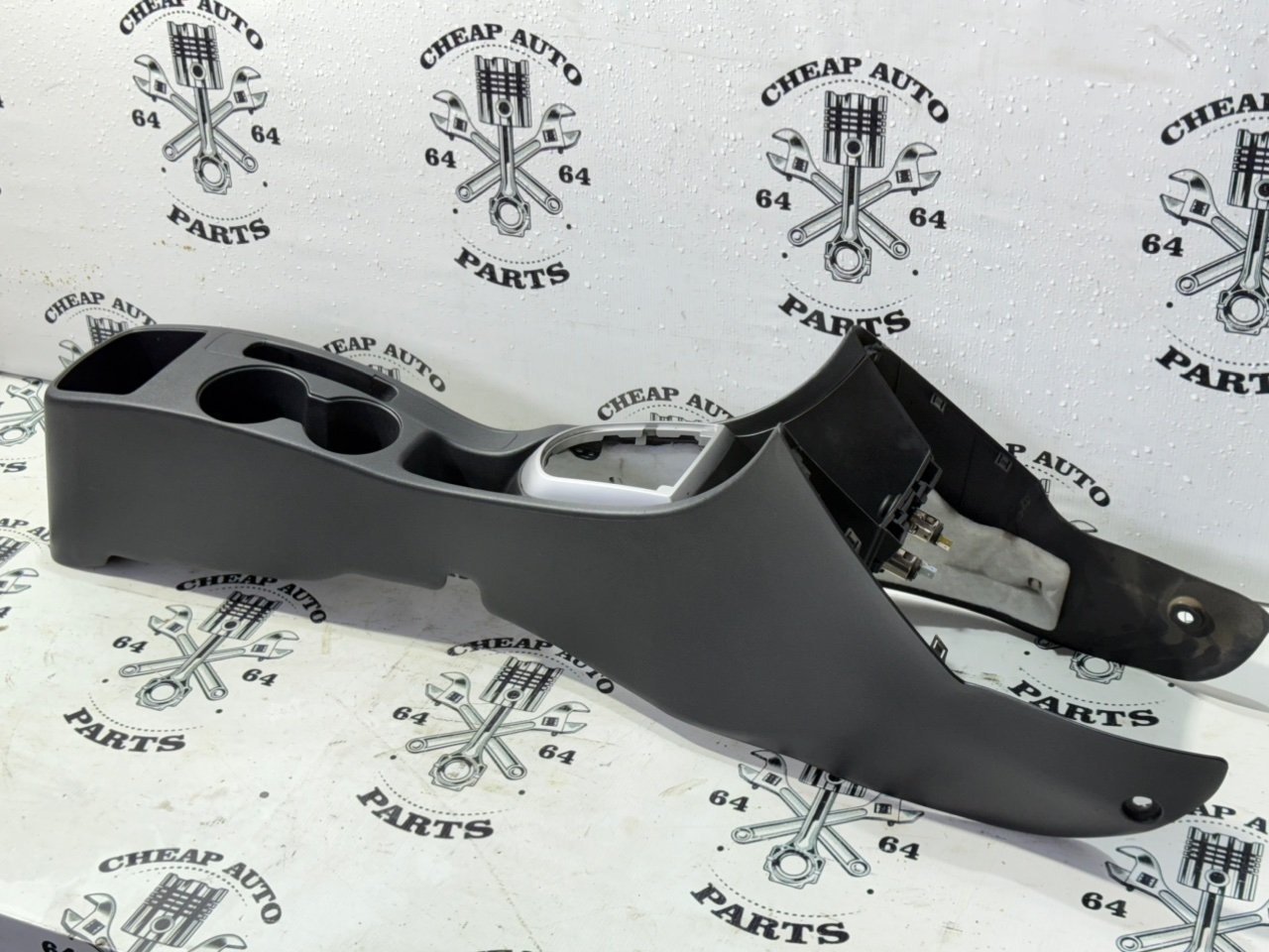 Консоль между сидений - Фото 2