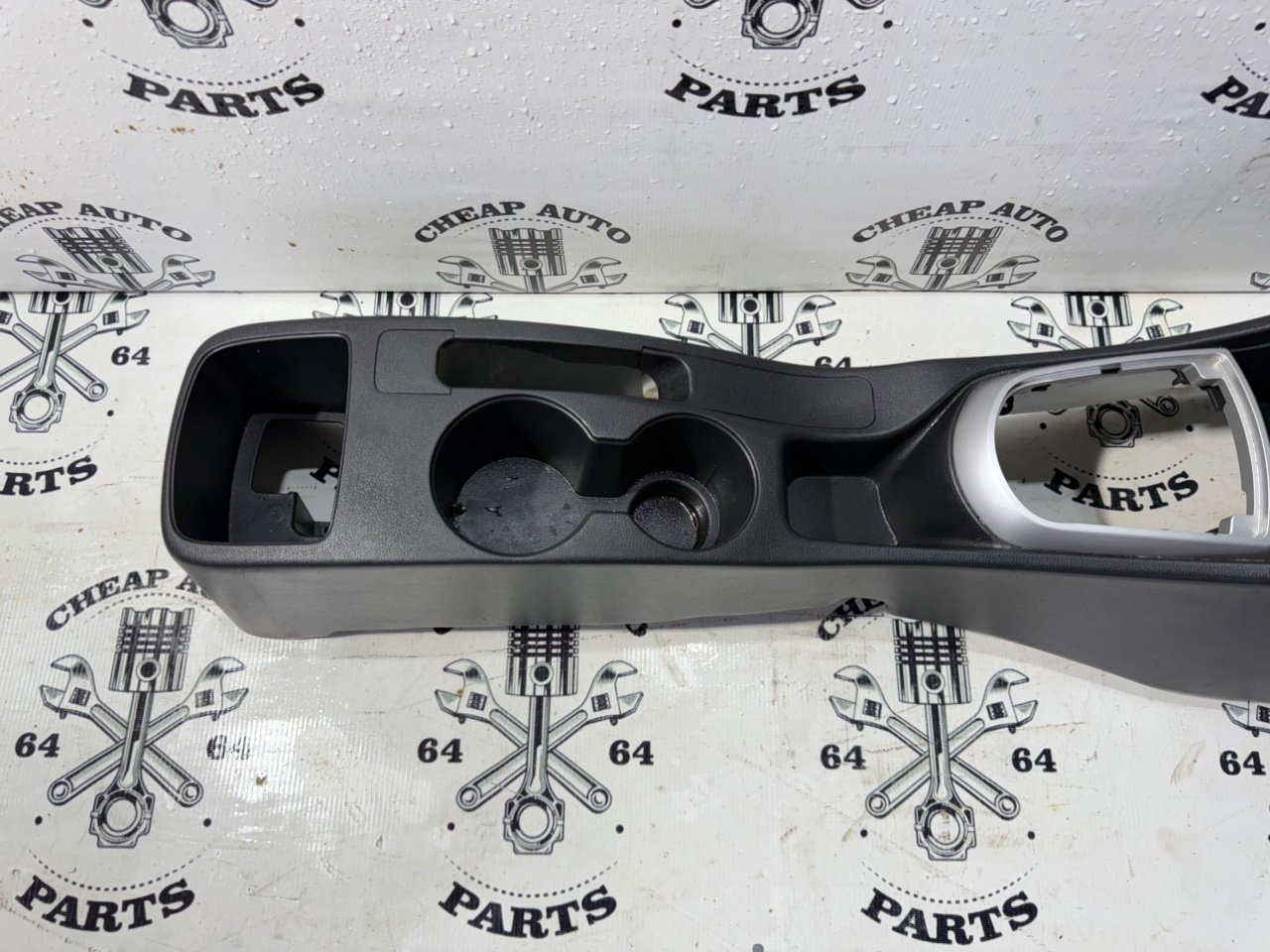 Консоль между сидений - Фото 7