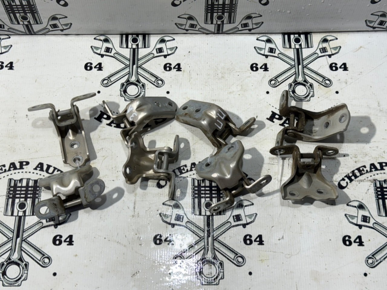 Петли двери