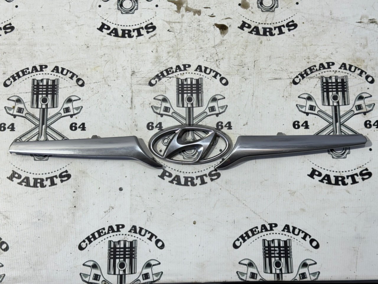 Молдинг решетки радиатора