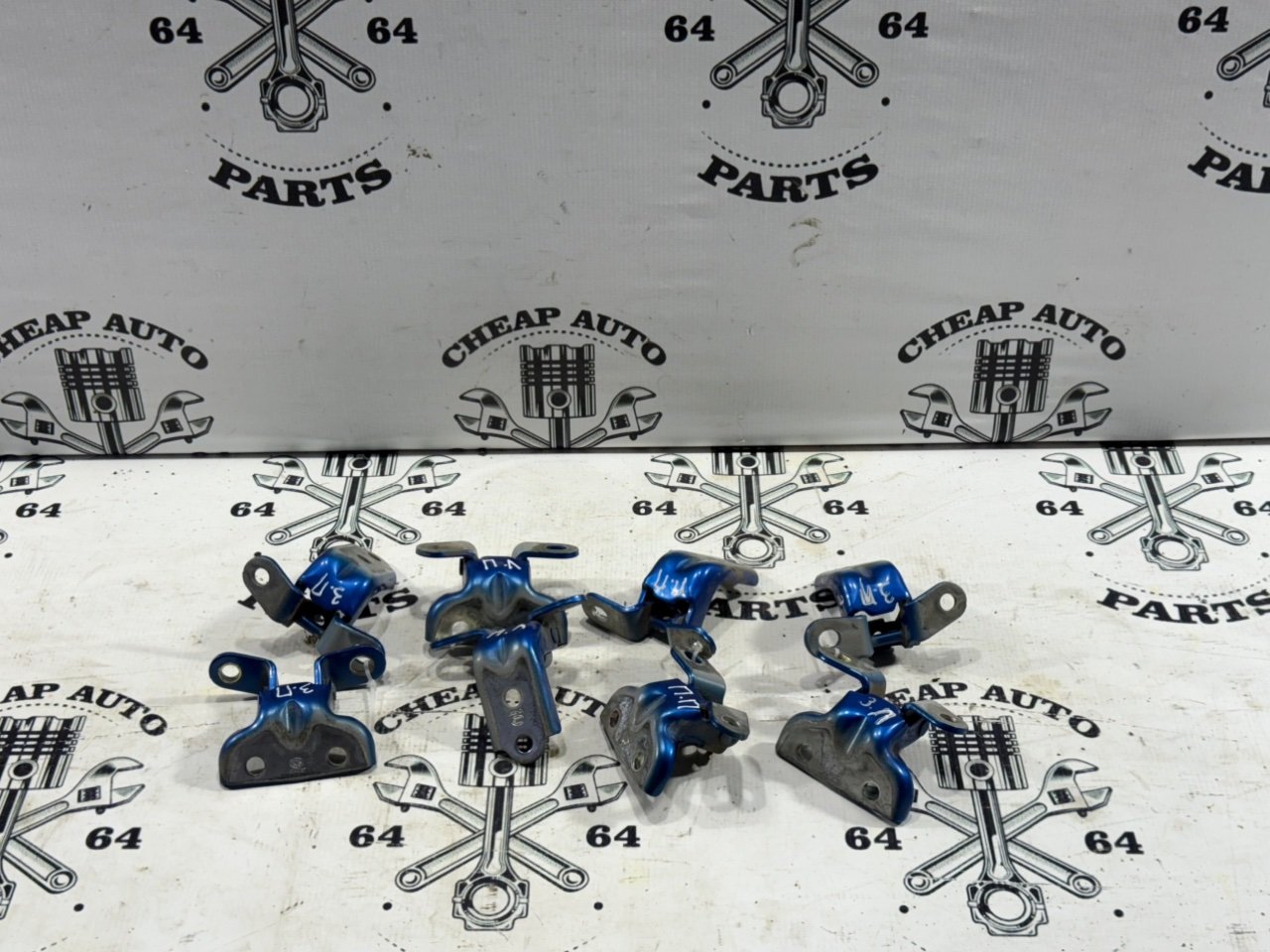 Петли дверей