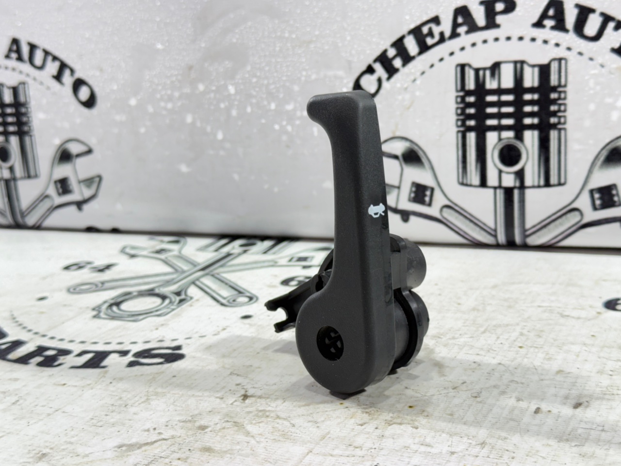 Ручка открывания капота