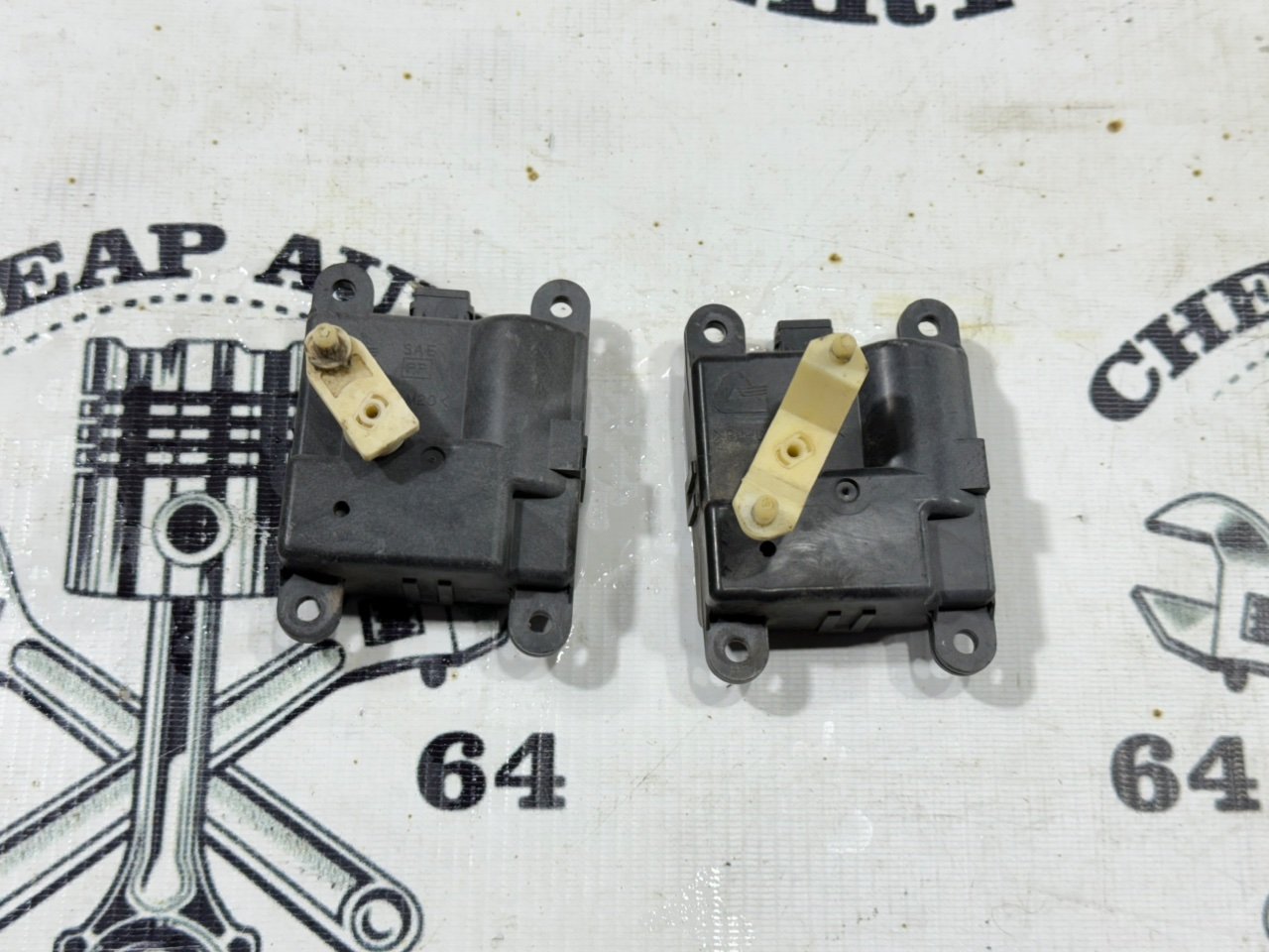 Сервопривод заслонок печки