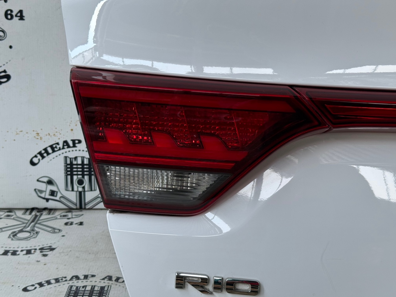 Фонари крышки багажника - Фото 3