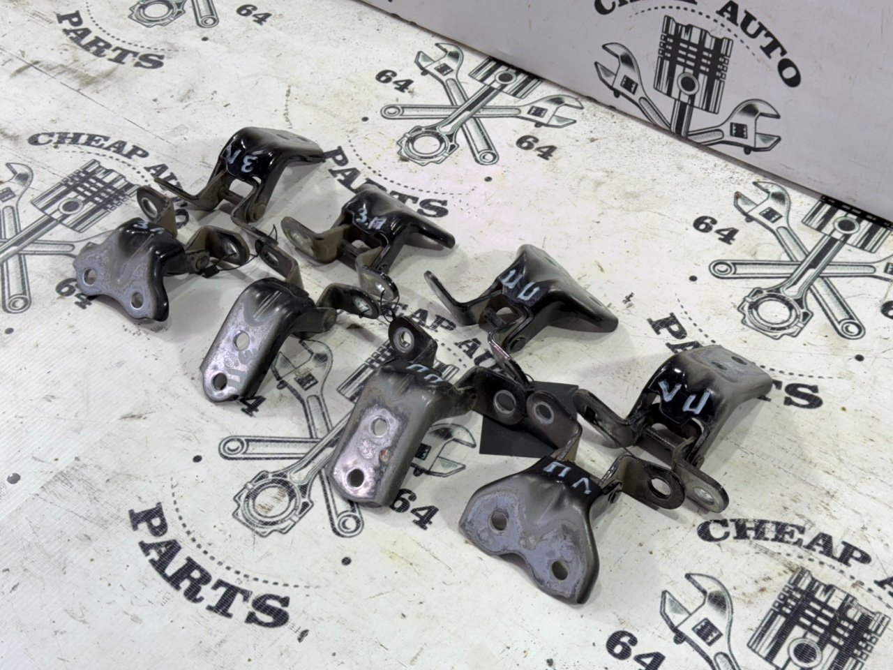 Петли дверей