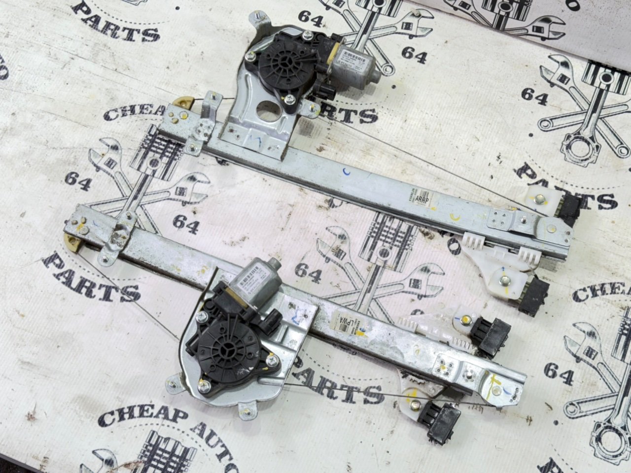 Стеклоподъемник двери - Фото 1