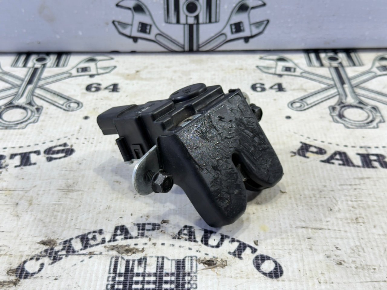 Замок багажника - Фото 1