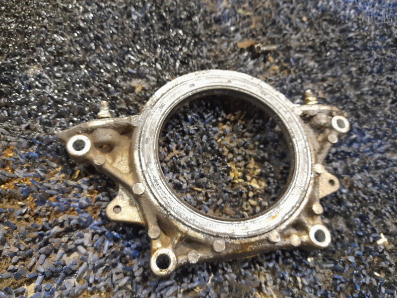 Крышка коленвала Honda CIVIC SHUTTLE EF5 ZC Крышка коленвала Honda CIVIC SHUTTLE EF5 ZC