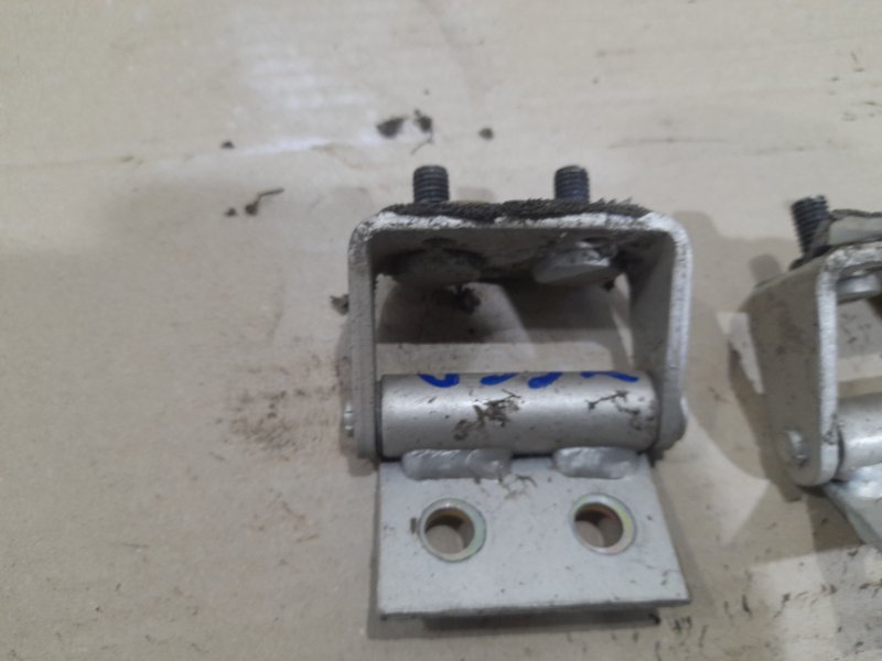 Петли двери задние MAZDA Bongo Friendee SGLR WLT