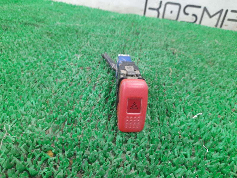 Запчасть кнопка аварийной сигнализации Honda LOGO 1997 GA3 D13B 35510-S50-003 Б/У Кнопка аварийной сигнализации Honda LOGO 1997 GA3 D13B 35510-S50-003 Б/У