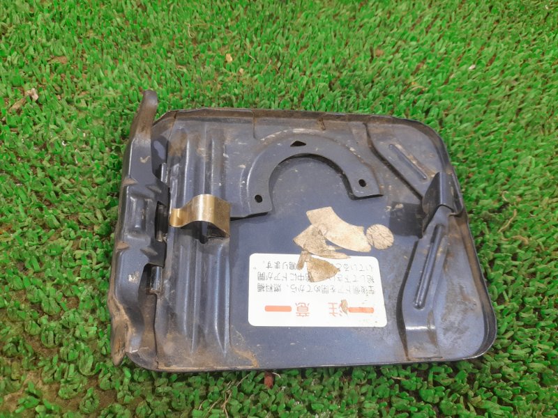 Лючок топливного бака Prairie 1993 HNM11 KA24E Лючок топливного бака Prairie 1993 HNM11 KA24E