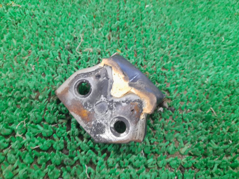 Петля двери верхняя передняя левая NISSAN Prairie HNM11 KA24E