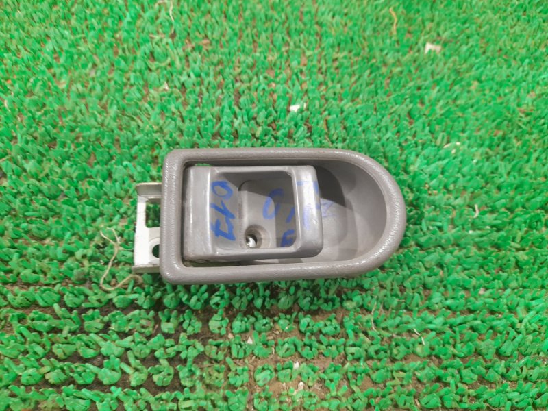 Запчасть ручка двери внутренняя передняя левая NISSAN Prairie 1993 HNM11 KA24E 8067030R00 Б/У Ручка двери внутренняя передняя левая NISSAN Prairie 1993 HNM11 KA24E 8067030R00 Б/У