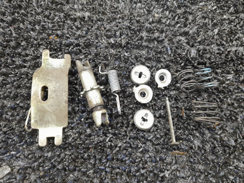 Ремкомплект стояночного тормоза правый TOYOTA CROWN MAJESTA 2000 UZS171 1UZ-FE 46420-30540 контрактная