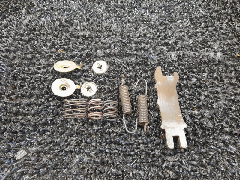 Ремкомплект стояночного тормоза левый TOYOTA CROWN MAJESTA 2001 UZS173 1UZ-FE 46430-30140 контрактная