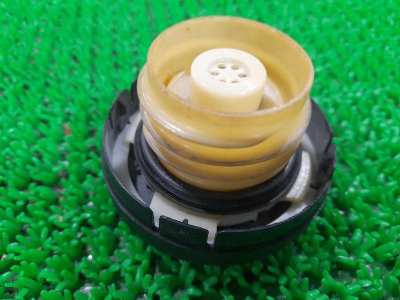 Крышка топливного бака VOXY 2002 AZR60G 1AZ-FSE