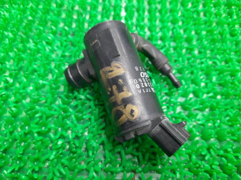 Насос омывателя TOYOTA CELSIOR 2001 UCF30 3UZ-FE 85330-33020 контрактная