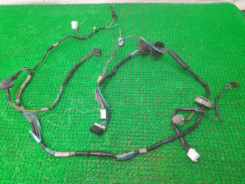 Проводка двери передняя левая ISUZU BIGHORN 1999 UBS73GW 4JX1 8971687491 контрактная