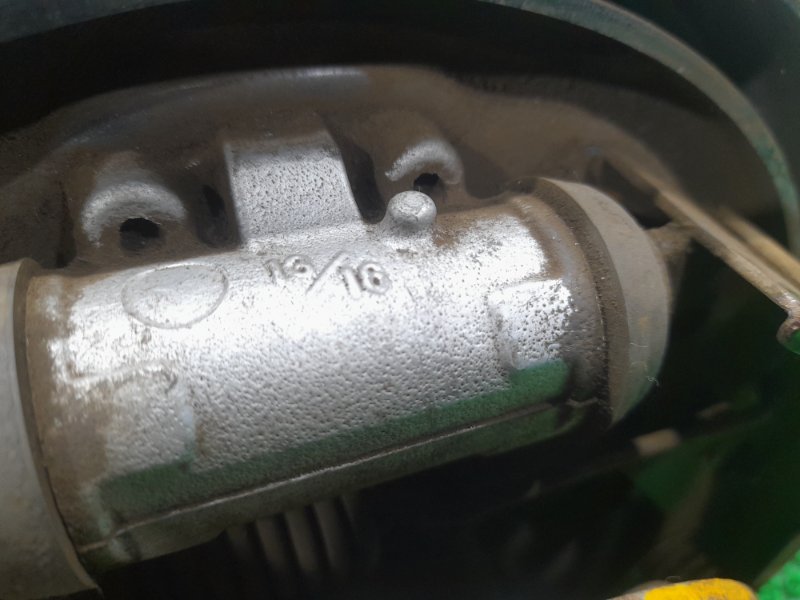Ступица правая задняя для Toyota VOXY AZR60G 1AZ-FSE, 46420-28450 2 ракурс Ступица правая задняя для Toyota VOXY AZR60G 1AZ-FSE, 46420-28450 2 ракурс