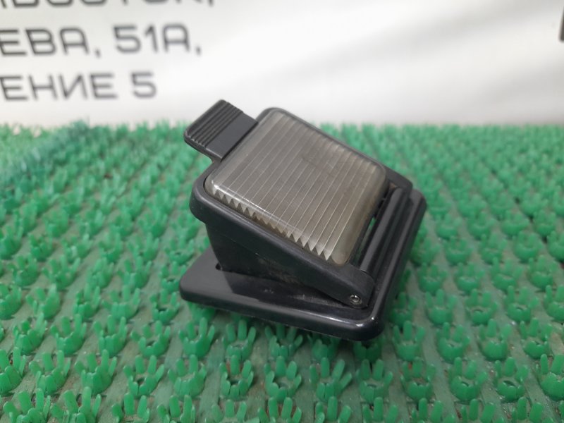 Светильник бардачка TOYOTA CROWN 1993 GS131 1G-FE 81260-50010 Б/У