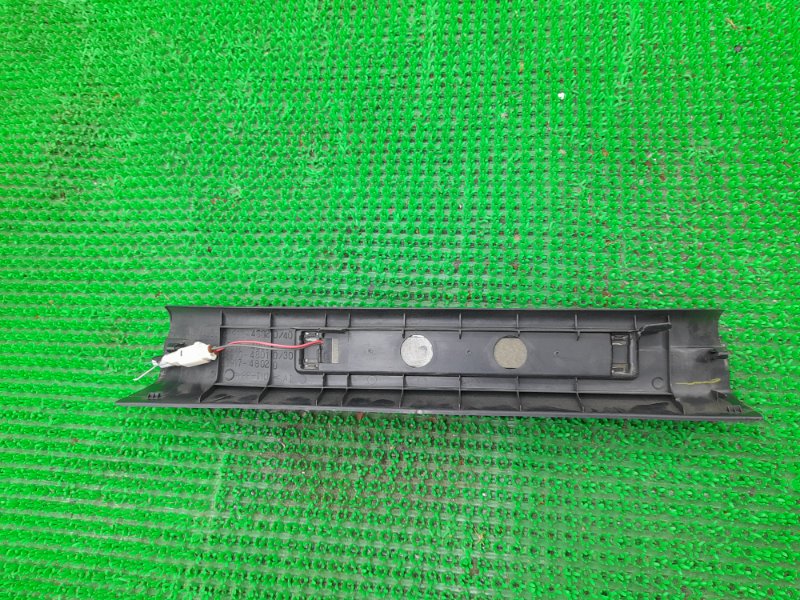 Накладка на порог задняя правая TOYOTA Harrier GSU30W 2GR-FE