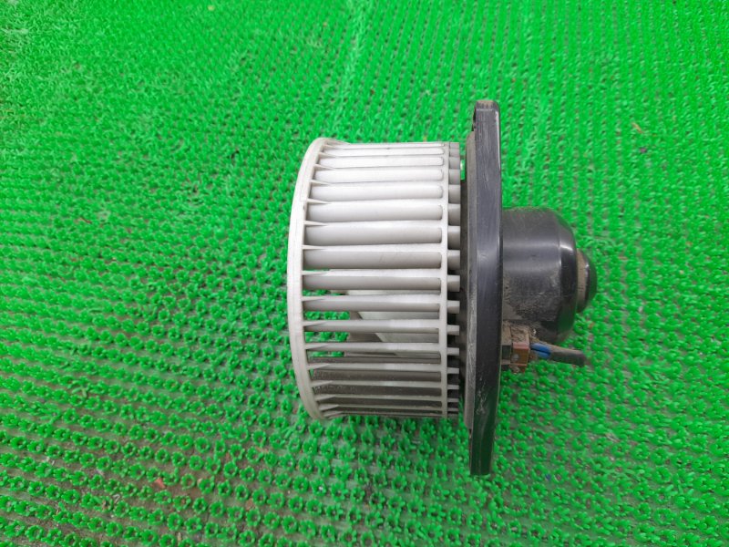 Мотор печки HR-V 2000 GH1 D16A Мотор печки HR-V 2000 GH1 D16A