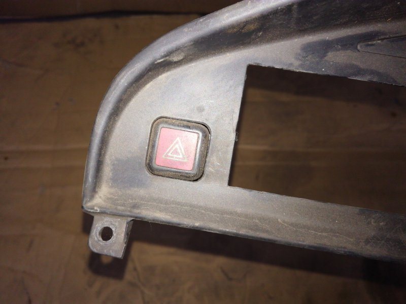 Кнопка аварийной сигнализации Toyota Corolla AE91 1C