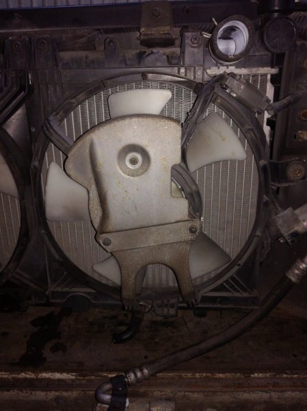 Вентилятор радиатора Nissan Almera N15 SR18DE правый
