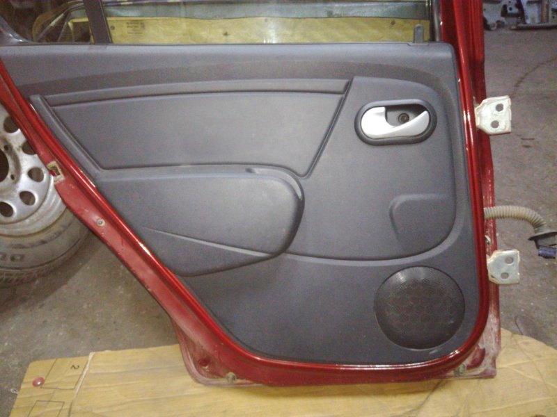 Обшивка двери Renault Sandero Stepway 2009 задняя левая