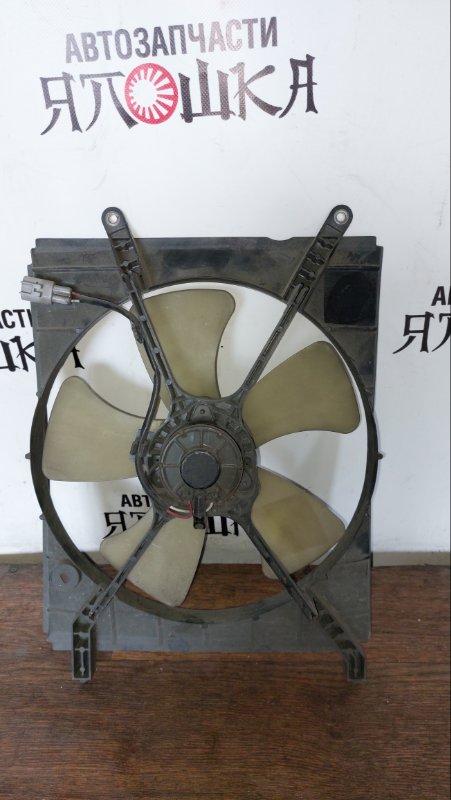 Вентилятор радиатора Toyota Gaia SXM10 3SFE левый