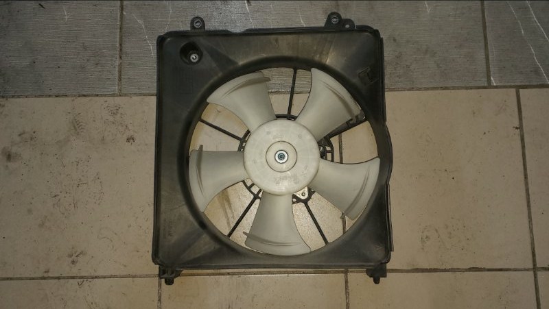 Вентилятор радиатора Honda Ballade GG7 L15A левый